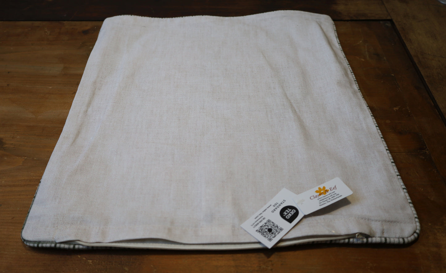 Kissenbezug aus Baumwolle in Beige-Grün mit Tannenmotiv