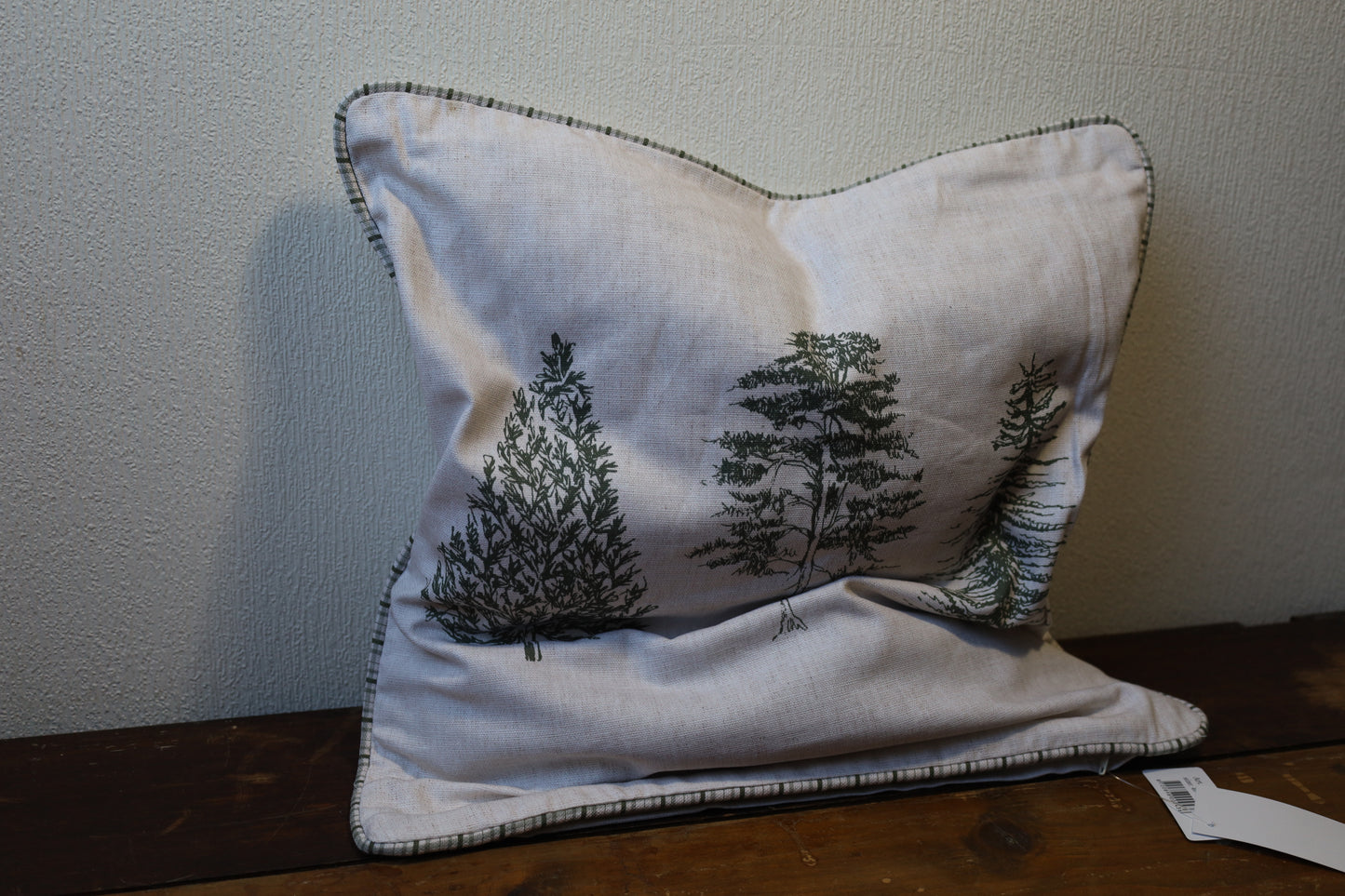 Kissenbezug aus Baumwolle in Beige-Grün mit Tannenmotiv