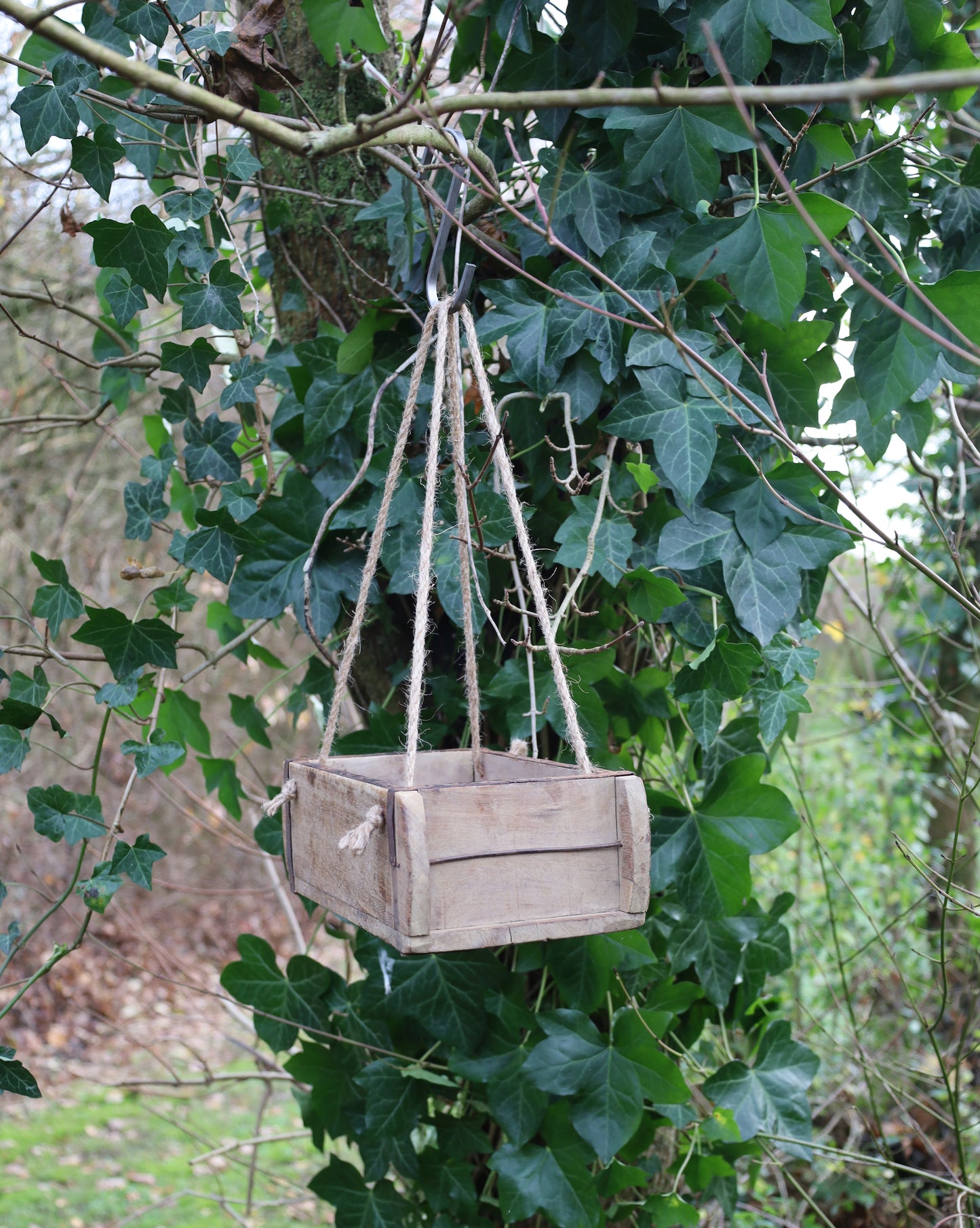 Alte Ziegelform aus Altholz mit Seilen zum Aufhängen, Shabby Chic Hängeregal