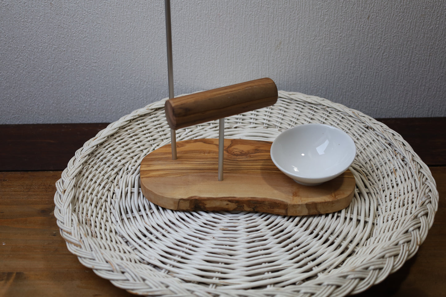 Schmuckständer aus Olivenholz - Handgefertigter Schmuckhalter