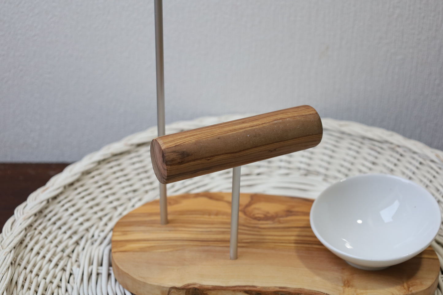 Schmuckständer aus Olivenholz - Handgefertigter Schmuckhalter