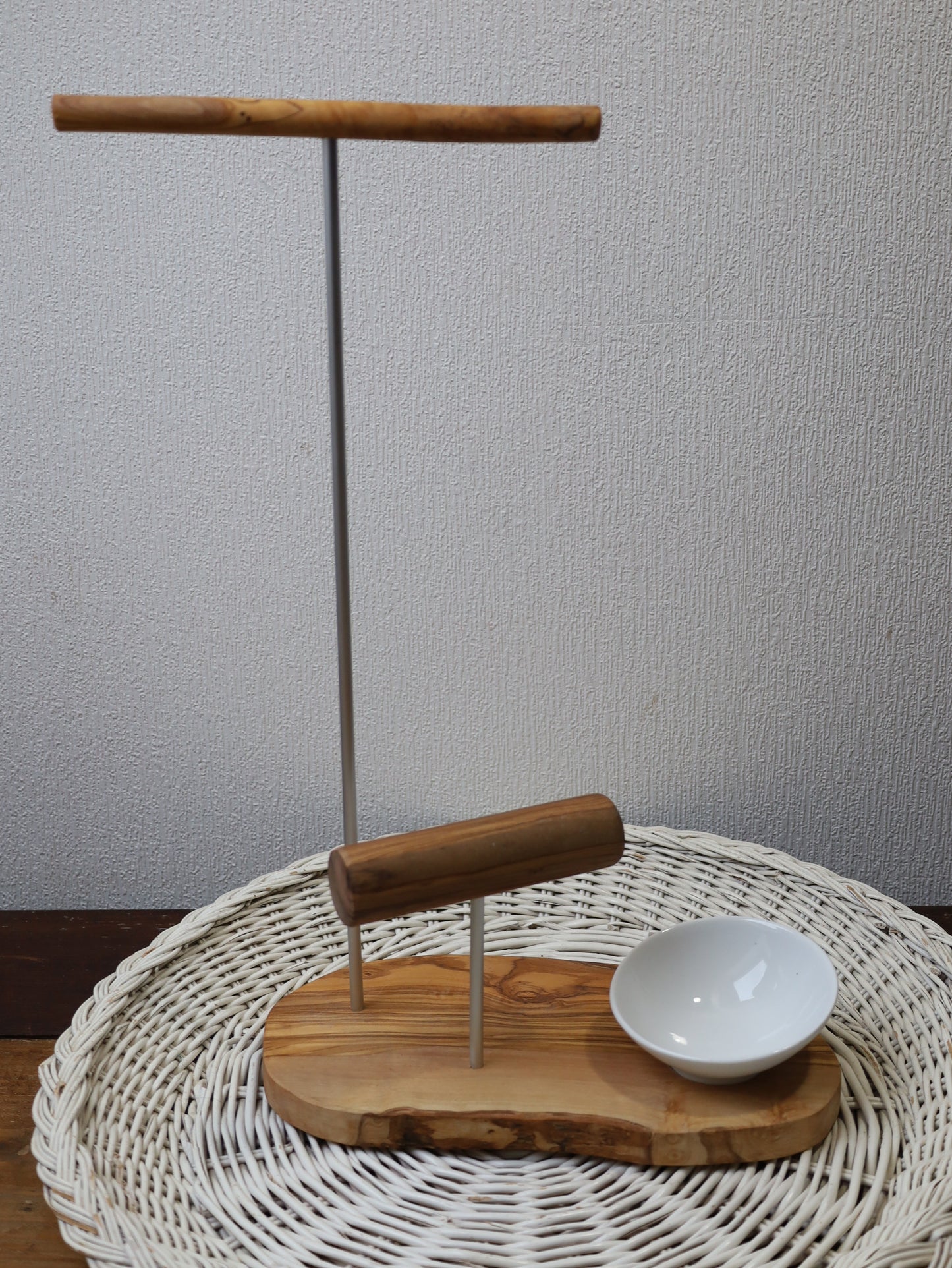 Schmuckständer aus Olivenholz - Handgefertigter Schmuckhalter