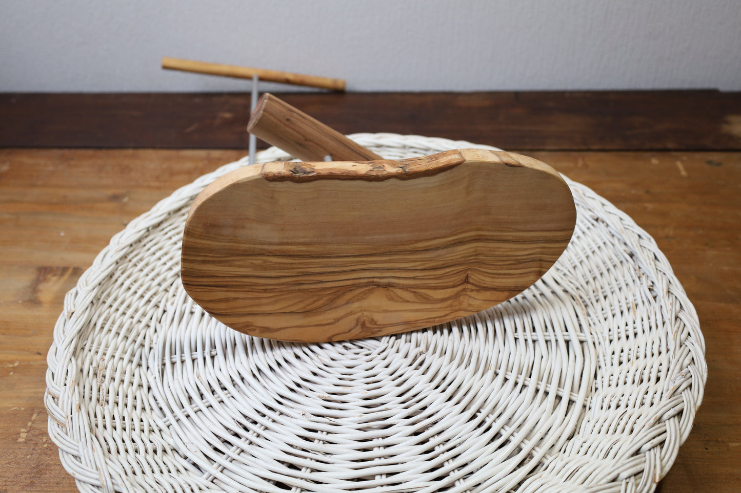 Schmuckständer aus Olivenholz - Handgefertigter Schmuckhalter