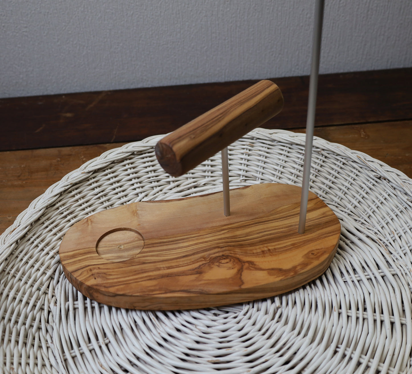 Schmuckständer aus Olivenholz - Handgefertigter Schmuckhalter