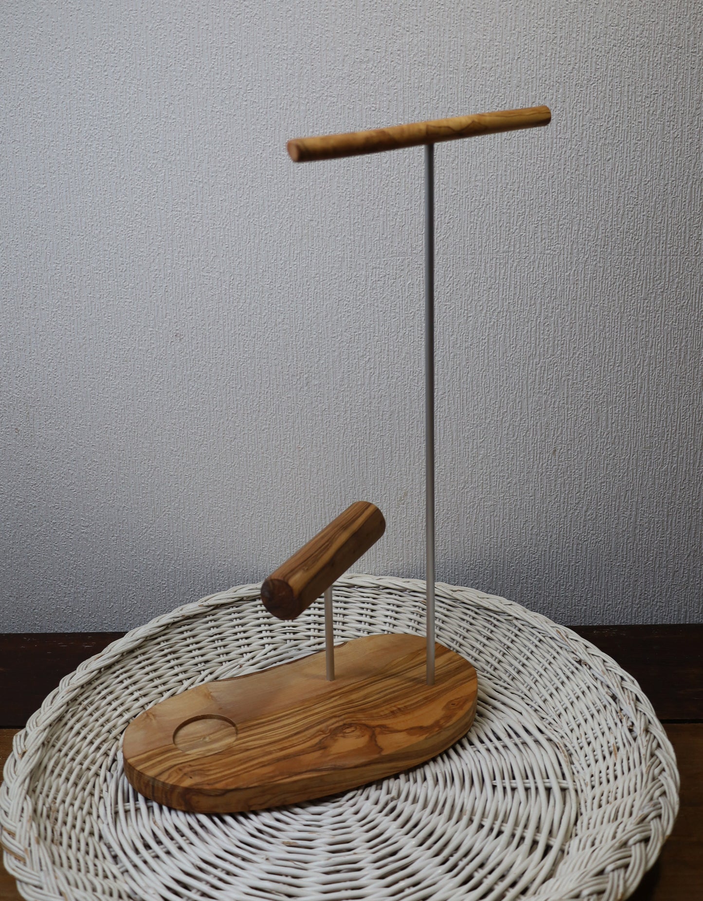 Schmuckständer aus Olivenholz - Handgefertigter Schmuckhalter