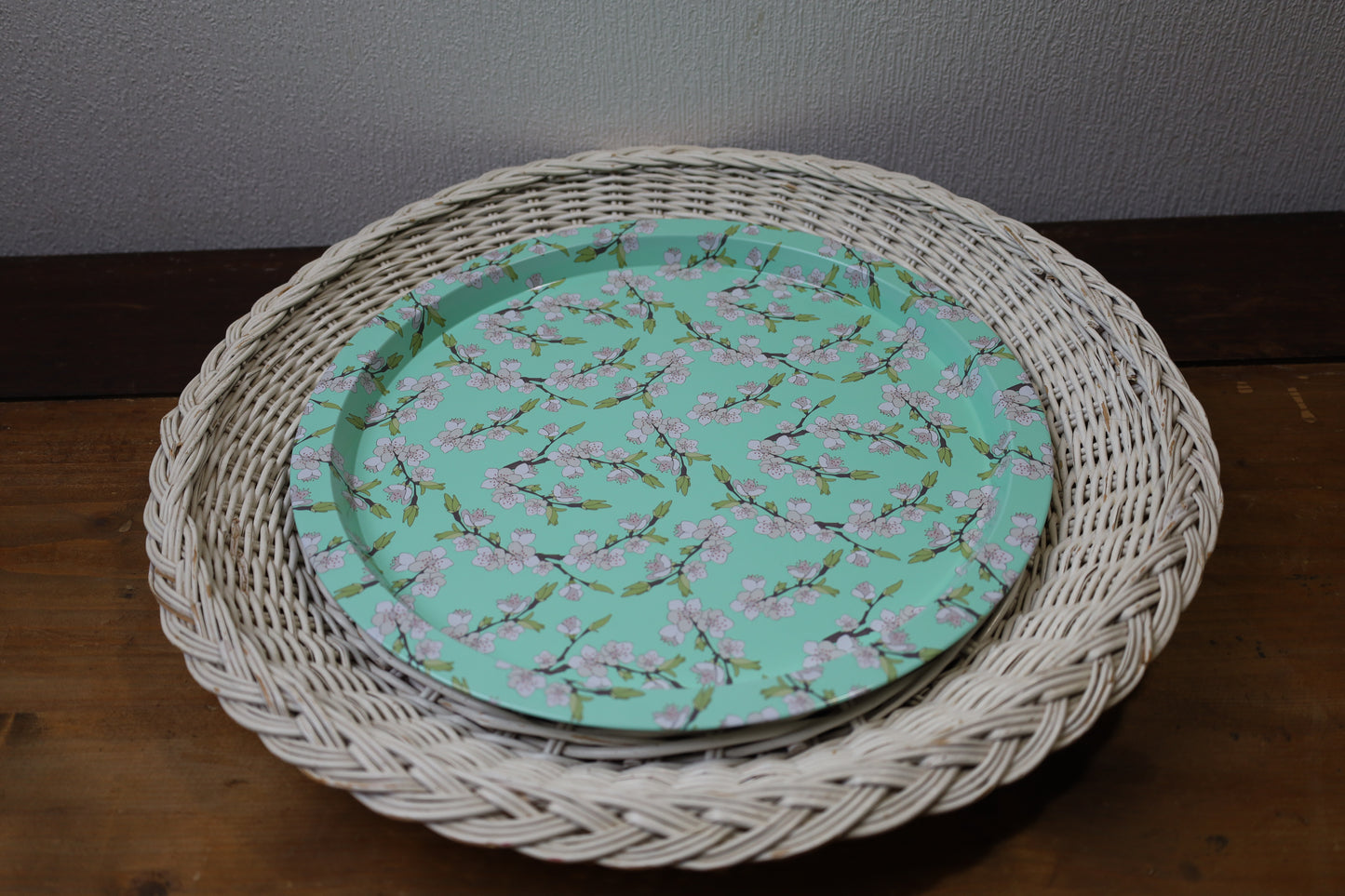 Rundes Metalltablett Grün Ø 32 cm - Blumenmotiv Landhaus-Stil