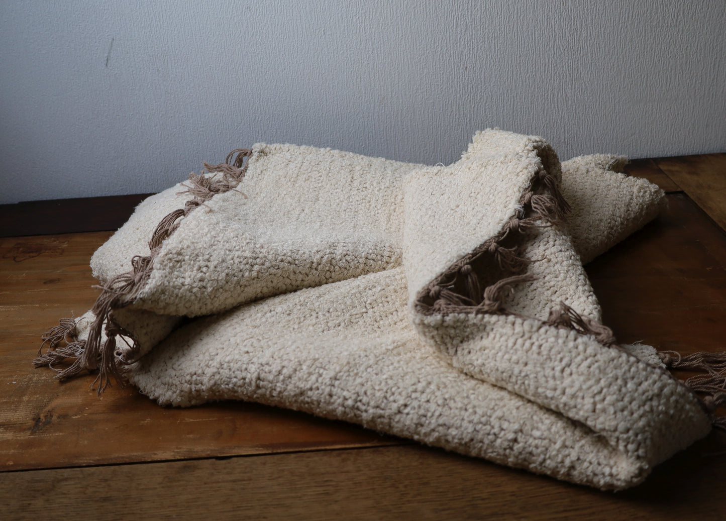 Tappeto in cotone annodato a mano in lana bianca