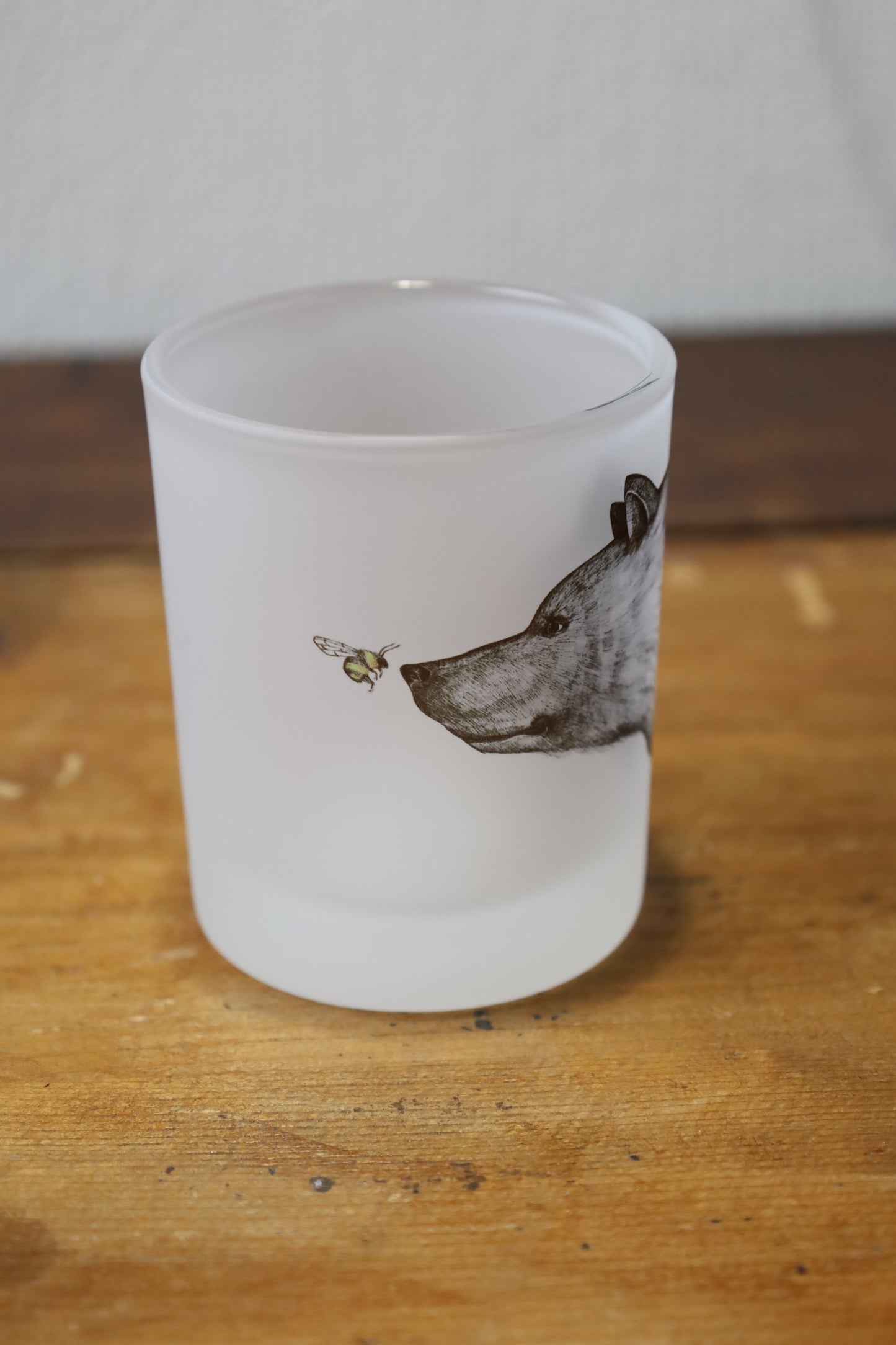 Windlicht aus satiniertem Glas mit tierischen und floralen Motiven
