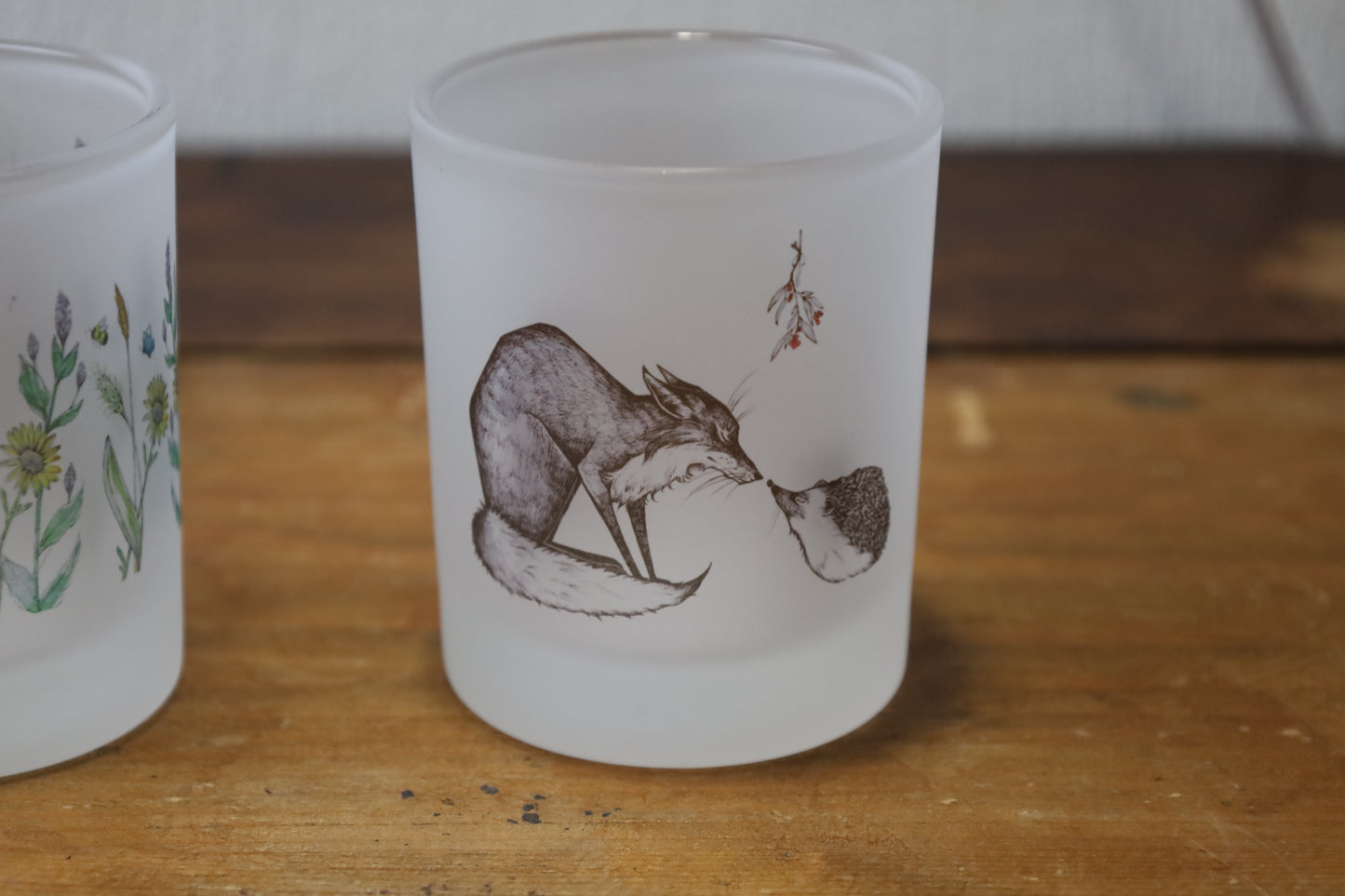 Windlicht aus satiniertem Glas mit tierischen und floralen Motiven