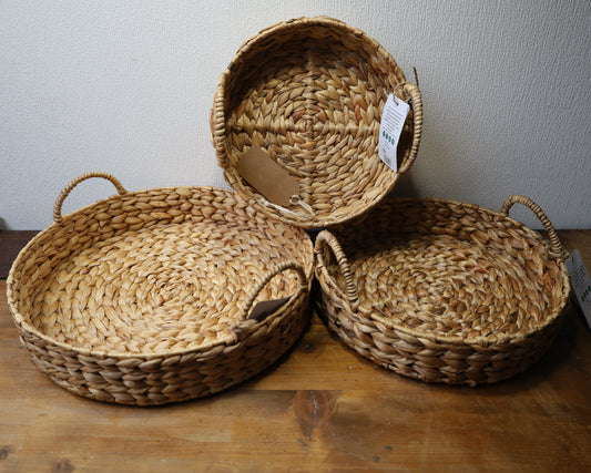 Vassoio rotondo a forma di cestino in giacinto d'acqua