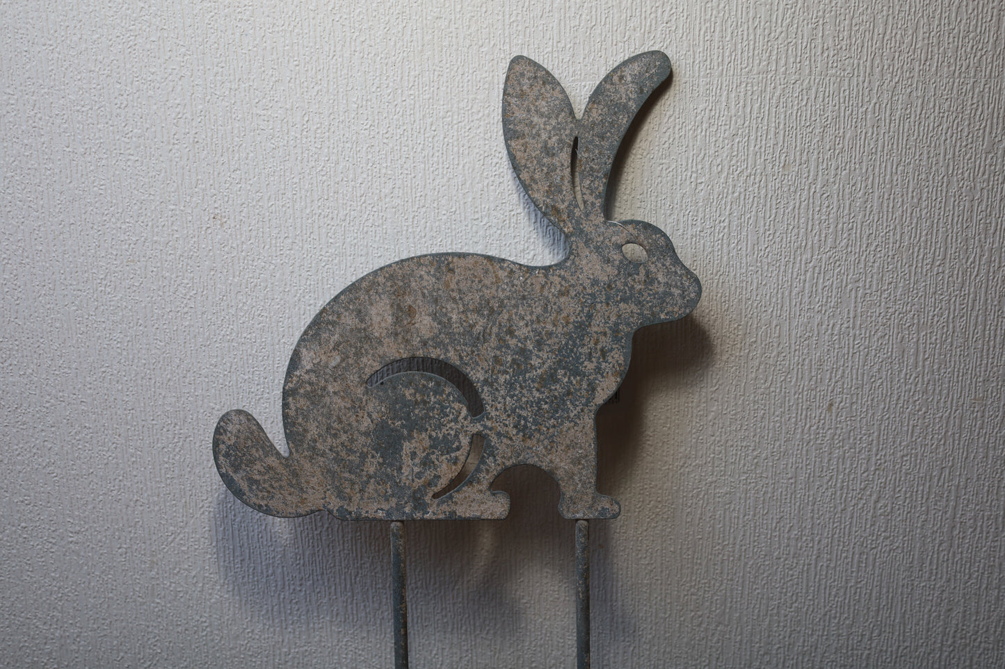 Gartenspieß Hase Grau Metall – Gartenstecker Landhaus Osterdeko in 2 Größen {{ Shabby Chic und Landhaus Deko }} {{ www.Stein-Alt.de The cosy Cottage }}