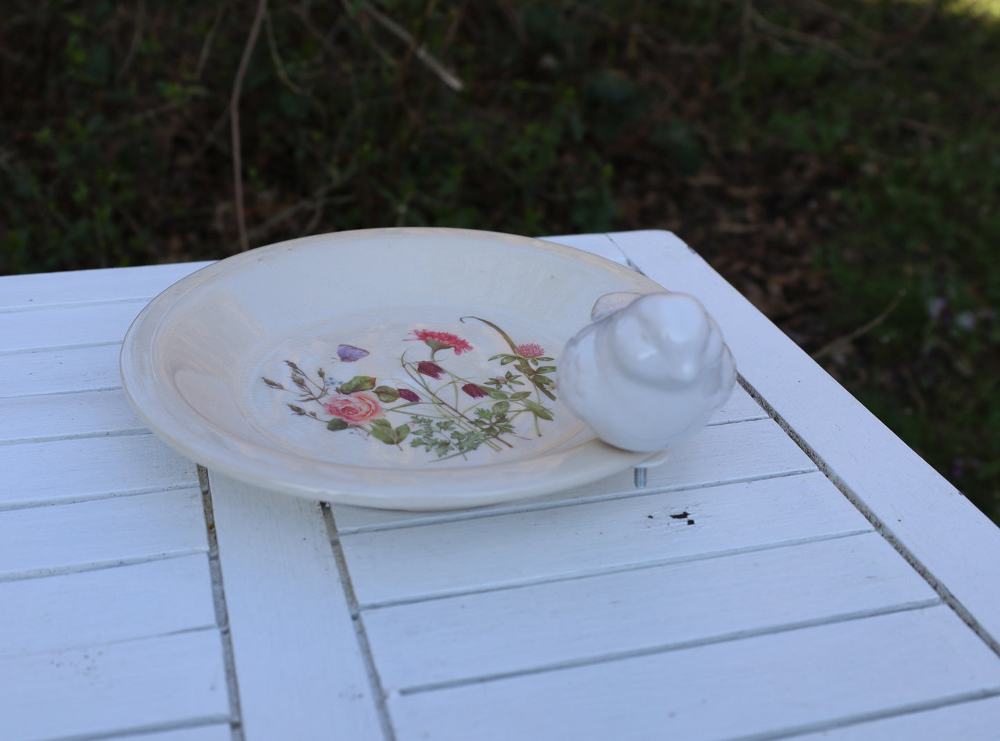 Vogeltränke Keramik Frühlingswiesenmotiv - Insektentränke Landhaus Shabby Chic für Garten & Balkon {{ Shabby Chic und Landhaus Deko }} {{ www.Stein-Alt.de The cosy Cottage }}