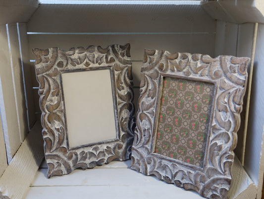 Shabby Chic Bilderrahmen aus Holz mit Schnitzereien in Weiß-Braun
