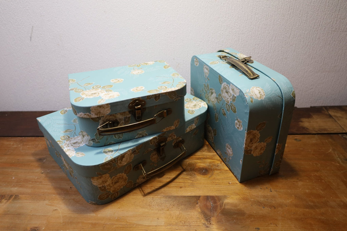 3er Set Deko-Koffer mit Blumenmuster - Aufbewahrungsboxen im Landhausstil {{ Shabby Chic und Landhaus Deko }} {{ www.Stein-Alt.de }}