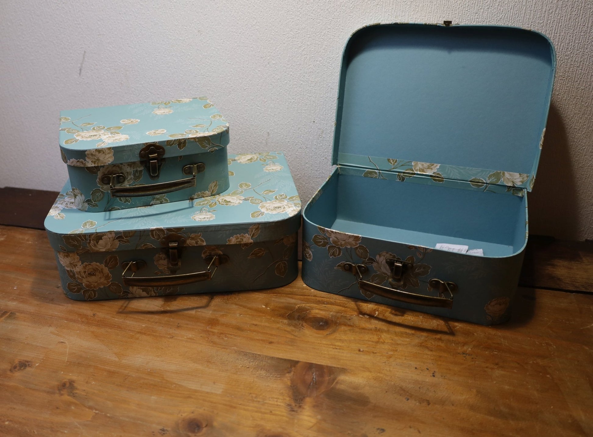 3er Set Deko-Koffer mit Blumenmuster - Aufbewahrungsboxen im Landhausstil {{ Shabby Chic und Landhaus Deko }} {{ www.Stein-Alt.de }}