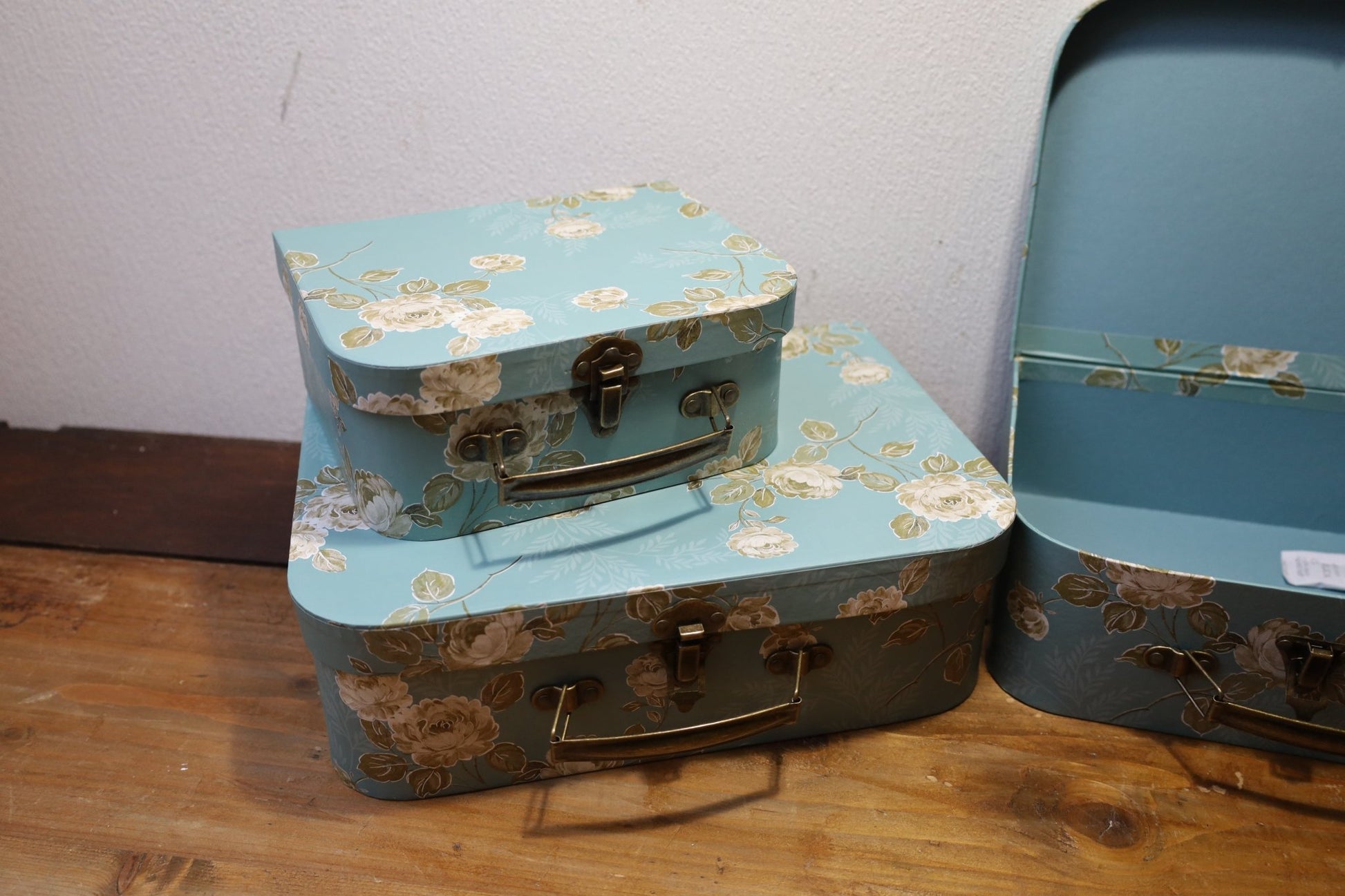 3er Set Deko-Koffer mit Blumenmuster - Aufbewahrungsboxen im Landhausstil {{ Shabby Chic und Landhaus Deko }} {{ www.Stein-Alt.de }}