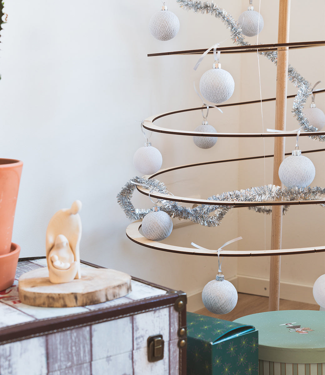 Weiße Cotton-Ball Kugeln, Weihnachtsbaumschmuck