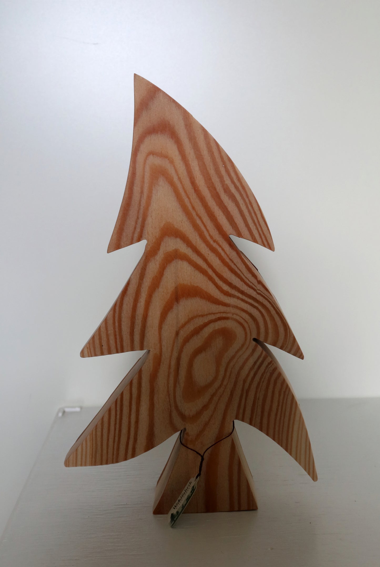 Rustikaler Tannenbaum aus Rindenholz - Handgefertigt im Landhausstil