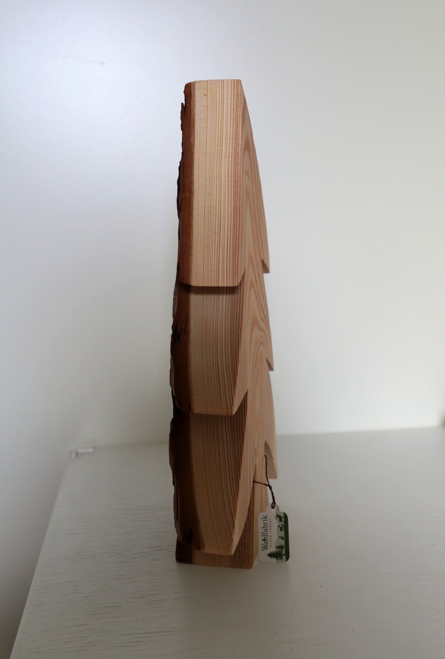 Rustikaler Tannenbaum aus Rindenholz - Handgefertigt im Landhausstil