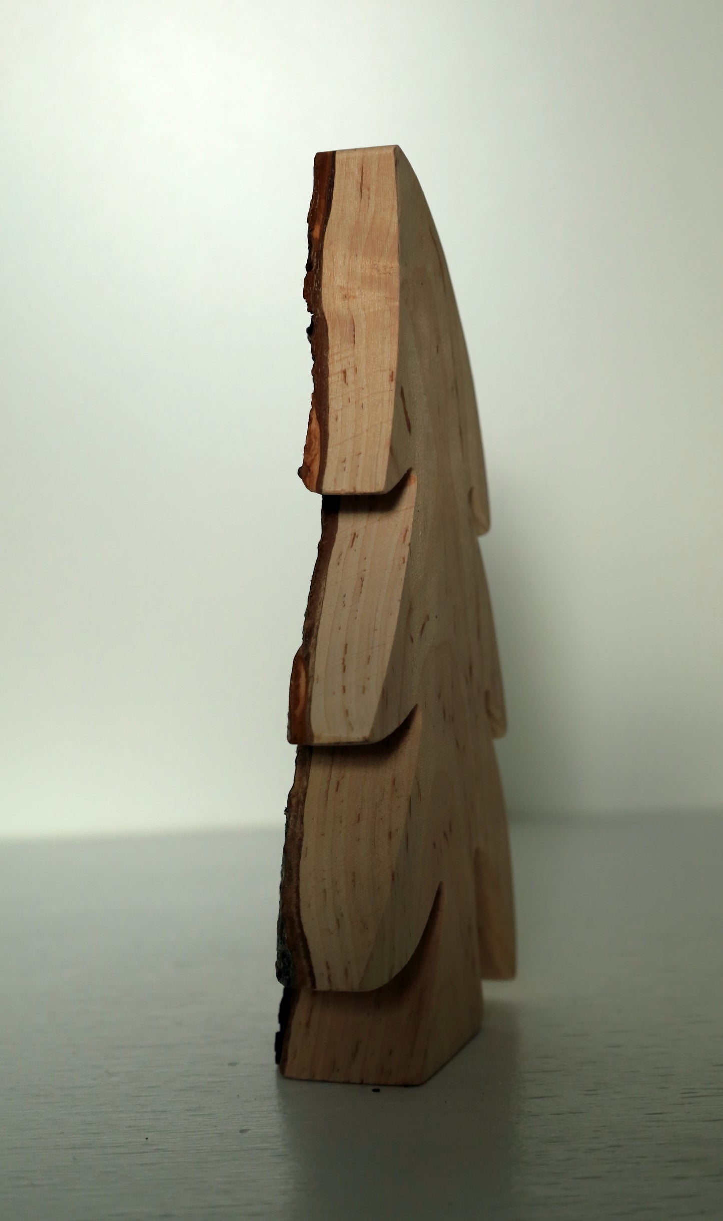 Rustikaler Tannenbaum aus Rindenholz - Handgefertigt im Landhausstil