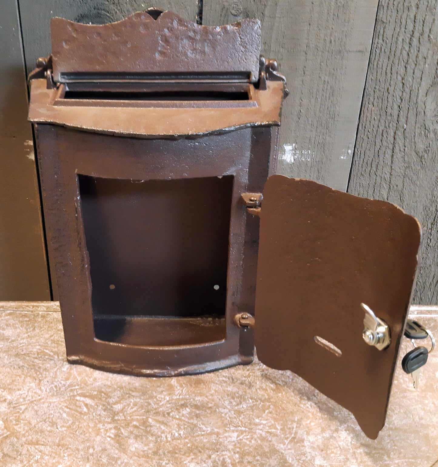 Vintage Briefkasten aus Gusseisen - Antik Braun Postkasten im Landhausstil