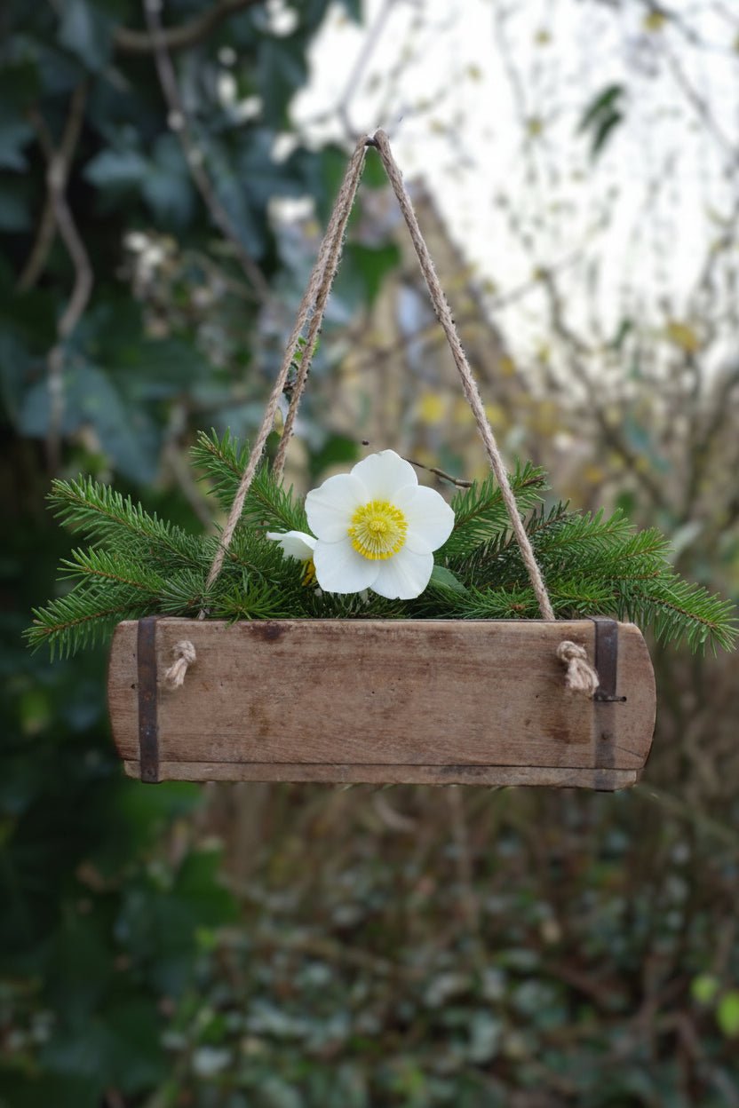 Alte Ziegelform aus Altholz mit Seilen zum Aufhängen, Shabby Chic Hängeregal {{ Shabby Chic und Landhaus Deko }} {{ www.Stein-Alt.de }}