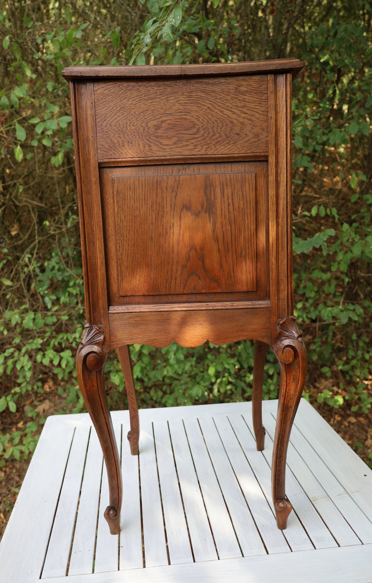Antiker Nachttisch Louis XV Stil (1870-1890) - Nussbaum Schränkchen {{ Shabby Chic und Landhaus Deko }} {{ www.Stein-Alt.de }}