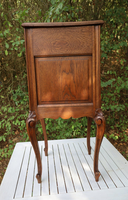 Nachttisch / Schränkchen Antiker Nachttisch Louis XV Stil (1870-1890) - Nussbaum Schränkchen Shabby Chic und Landhaus Deko bei www.Stein-Alt.de