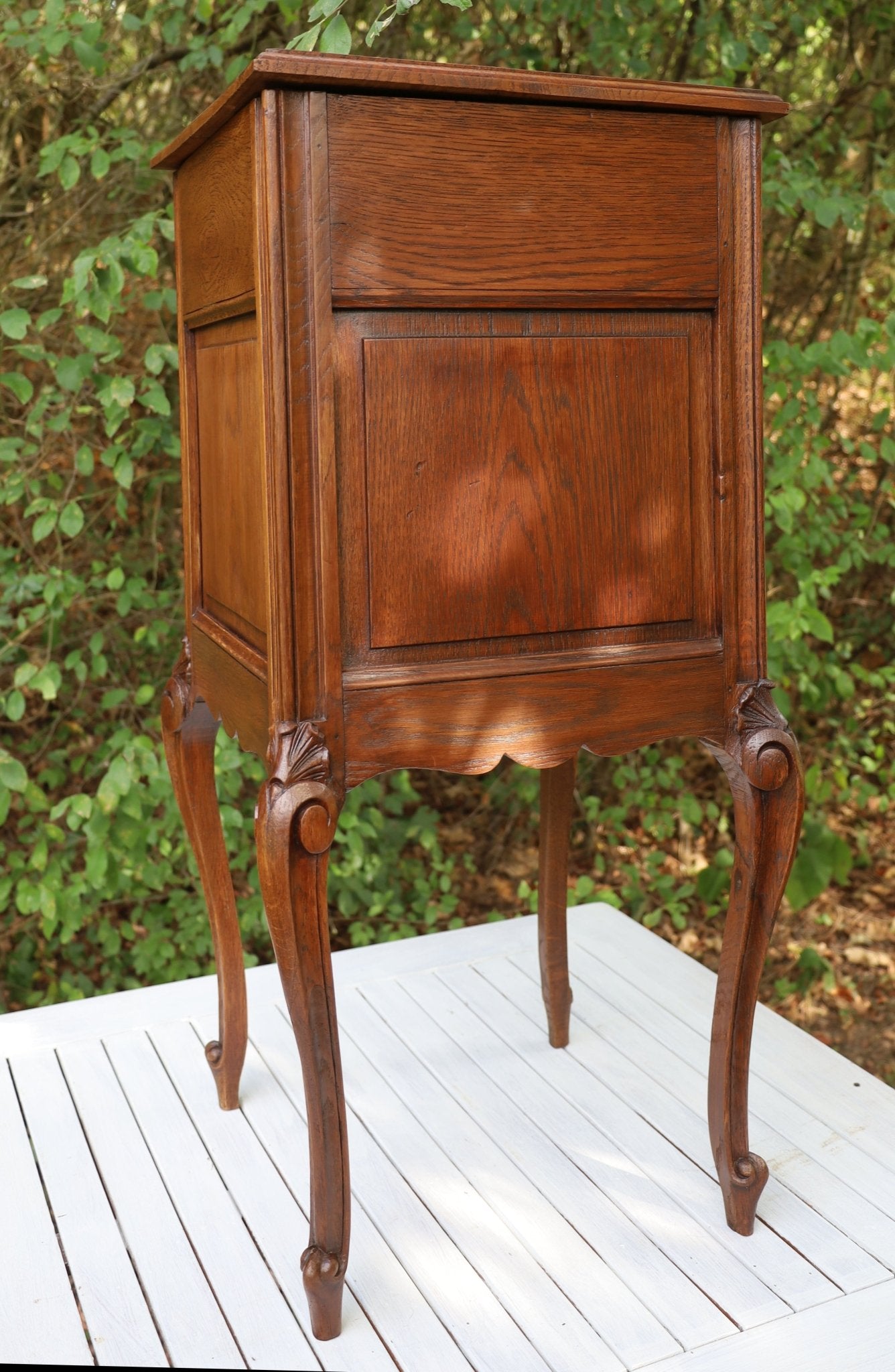 Antiker Nachttisch Louis XV Stil (1870-1890) - Nussbaum Schränkchen {{ Shabby Chic und Landhaus Deko }} {{ www.Stein-Alt.de }}