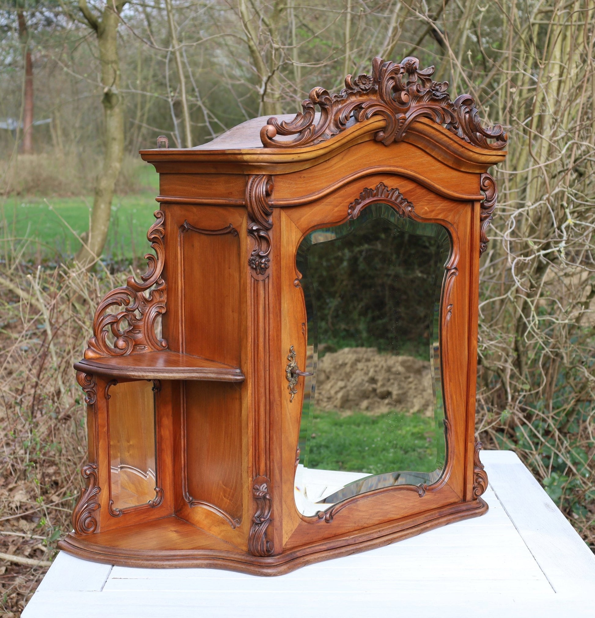 Antiker Spiegelschrank Louis-Philipp Nussbaum 1840-1870 {{ Shabby Chic und Landhaus Deko }} {{ www.Stein-Alt.de }}