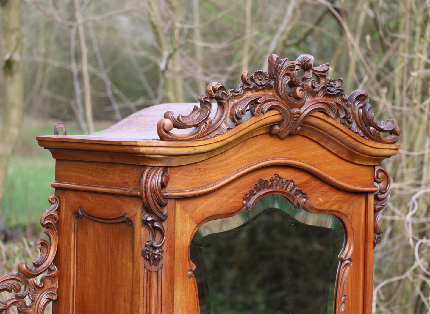 Antiker Spiegelschrank Louis-Philipp Nussbaum 1840-1870 {{ Shabby Chic und Landhaus Deko }} {{ www.Stein-Alt.de }}