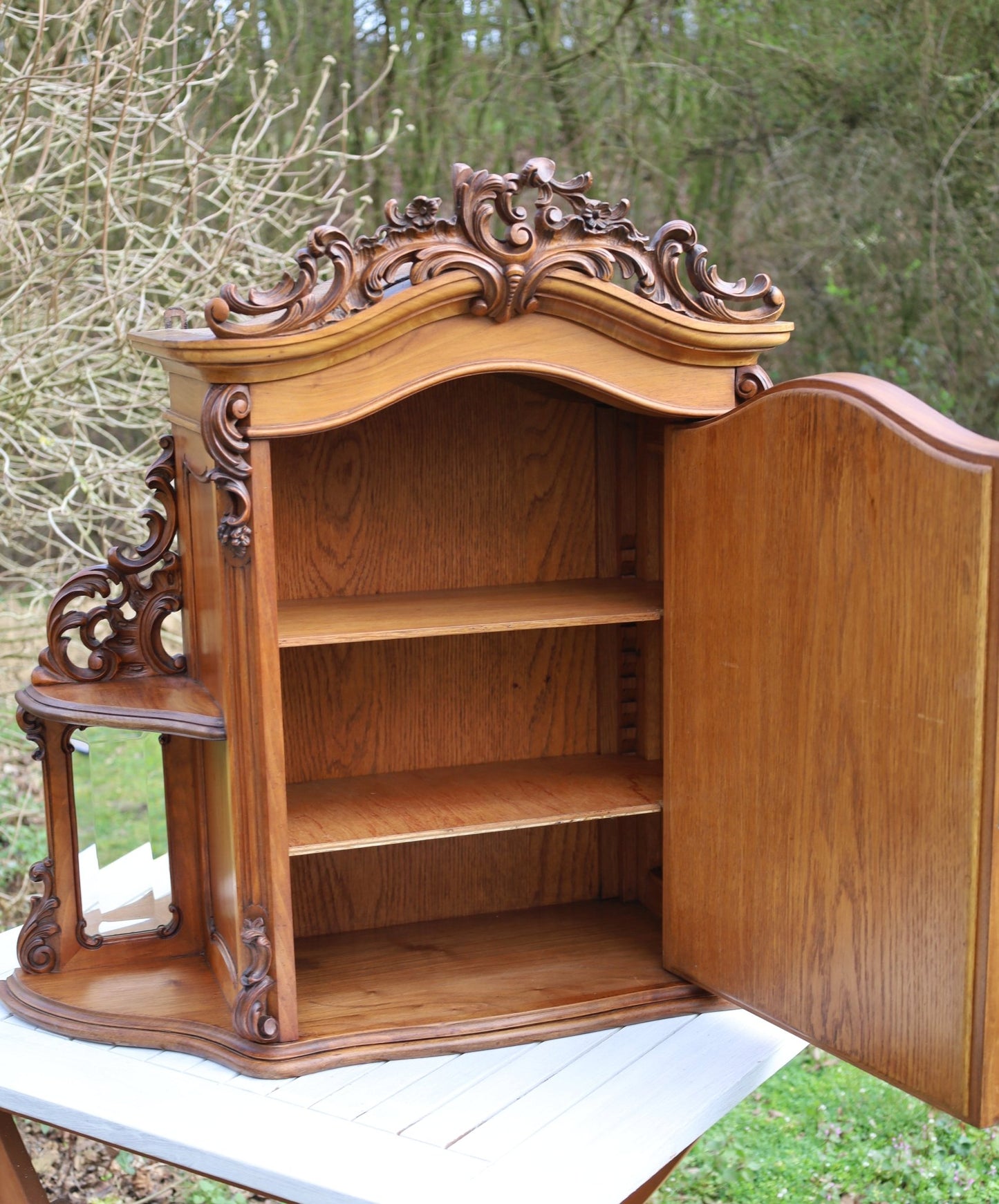 Antiker Spiegelschrank Louis-Philipp Nussbaum 1840-1870 {{ Shabby Chic und Landhaus Deko }} {{ www.Stein-Alt.de }}