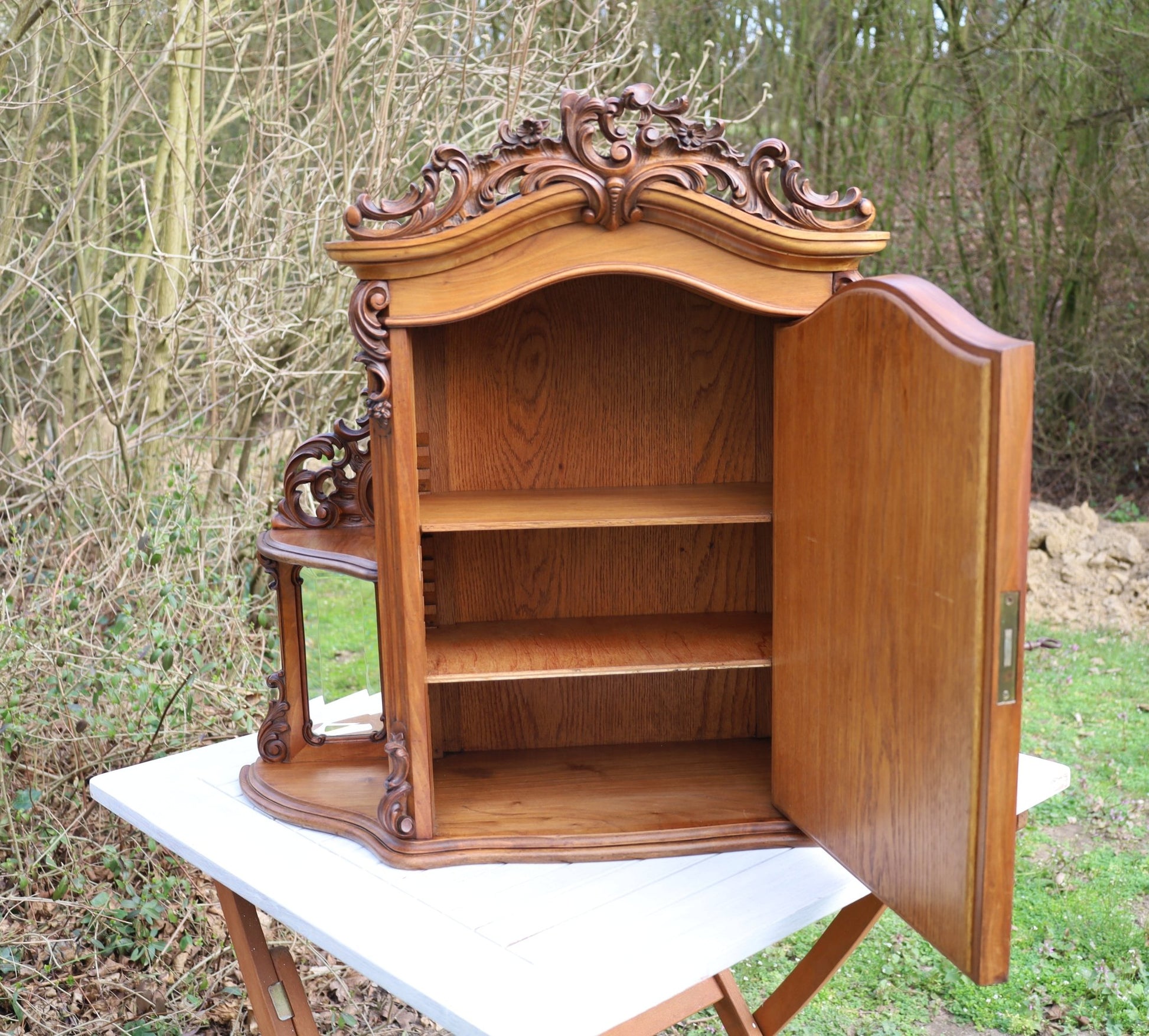 Antiker Spiegelschrank Louis-Philipp Nussbaum 1840-1870 {{ Shabby Chic und Landhaus Deko }} {{ www.Stein-Alt.de }}