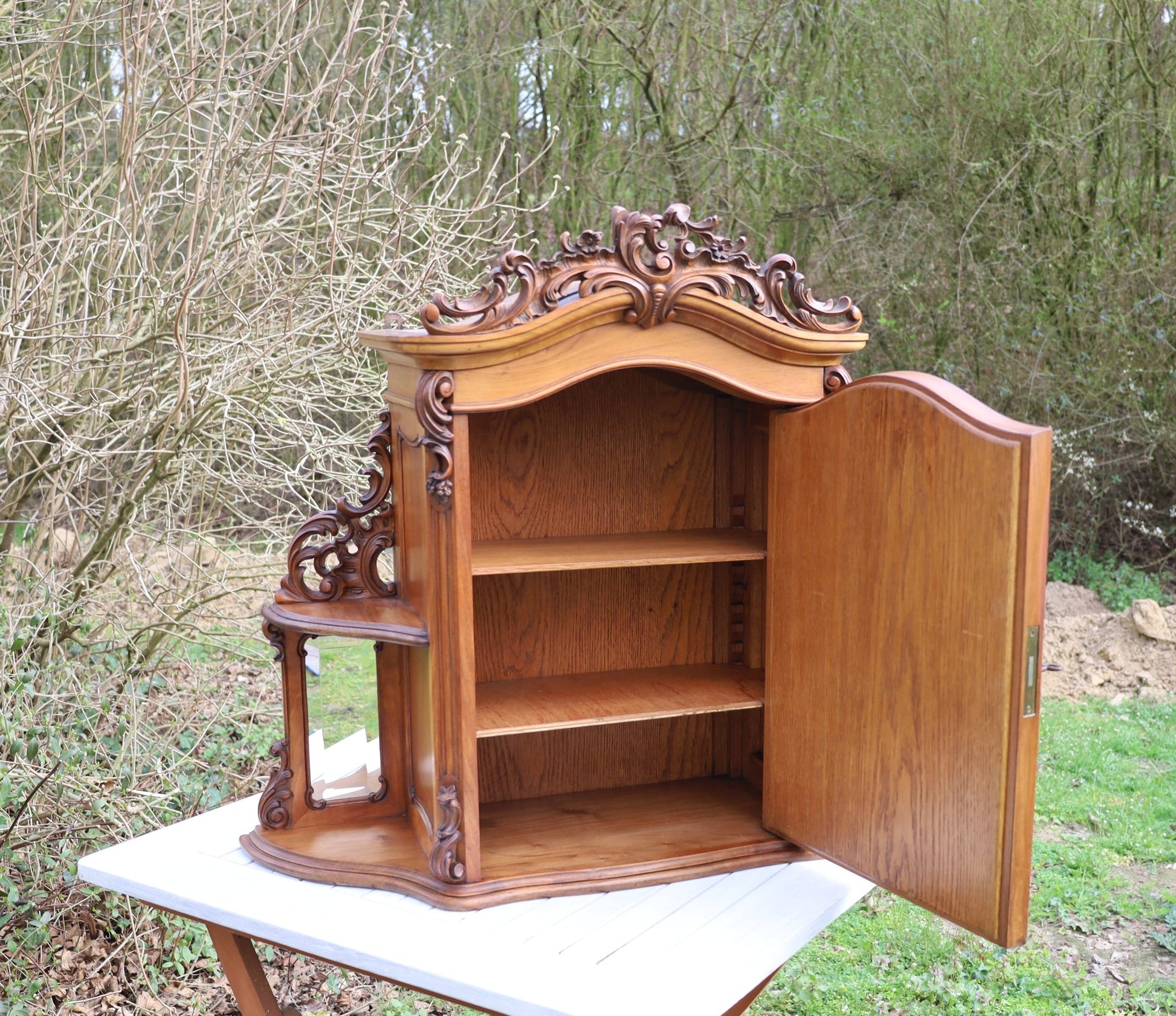 Antiker Spiegelschrank Louis-Philipp Nussbaum 1840-1870 {{ Shabby Chic und Landhaus Deko }} {{ www.Stein-Alt.de }}