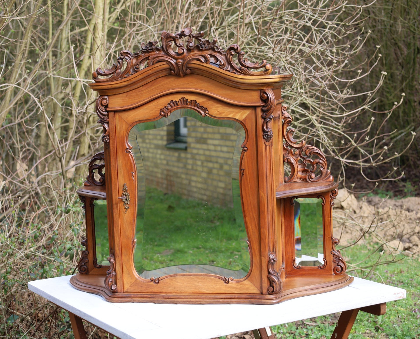 Antiker Spiegelschrank Louis-Philipp Nussbaum 1840-1870 {{ Shabby Chic und Landhaus Deko }} {{ www.Stein-Alt.de }}