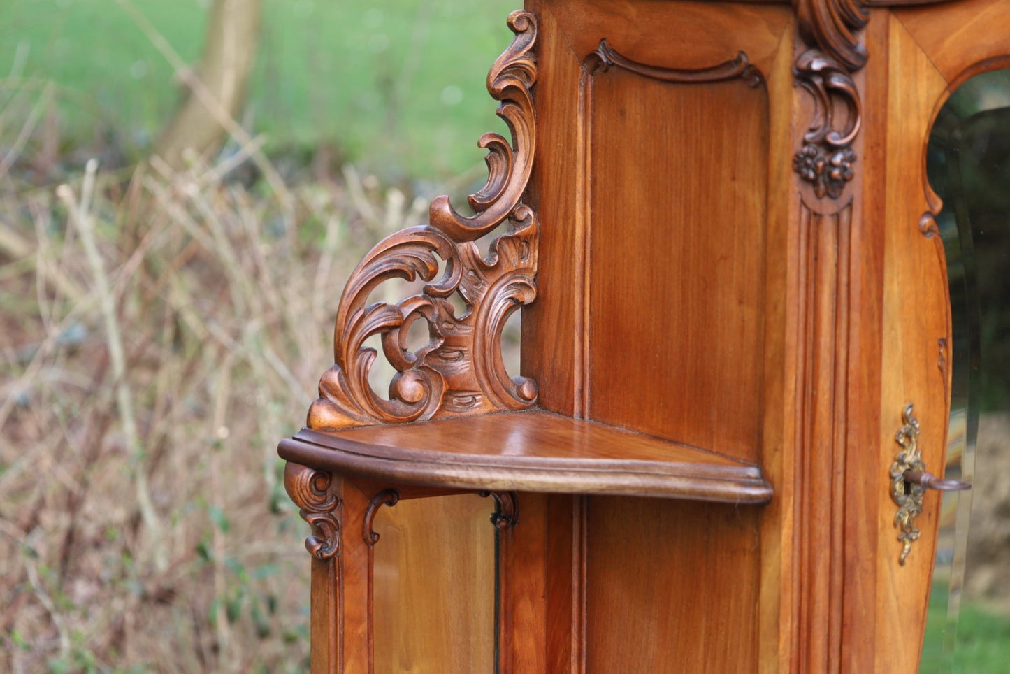 Antiker Spiegelschrank Louis-Philipp Nussbaum 1840-1870 {{ Shabby Chic und Landhaus Deko }} {{ www.Stein-Alt.de }}