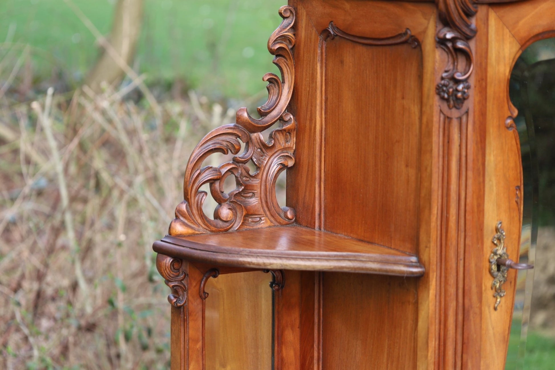 Antiker Spiegelschrank Louis-Philipp Nussbaum 1840-1870 {{ Shabby Chic und Landhaus Deko }} {{ www.Stein-Alt.de }}