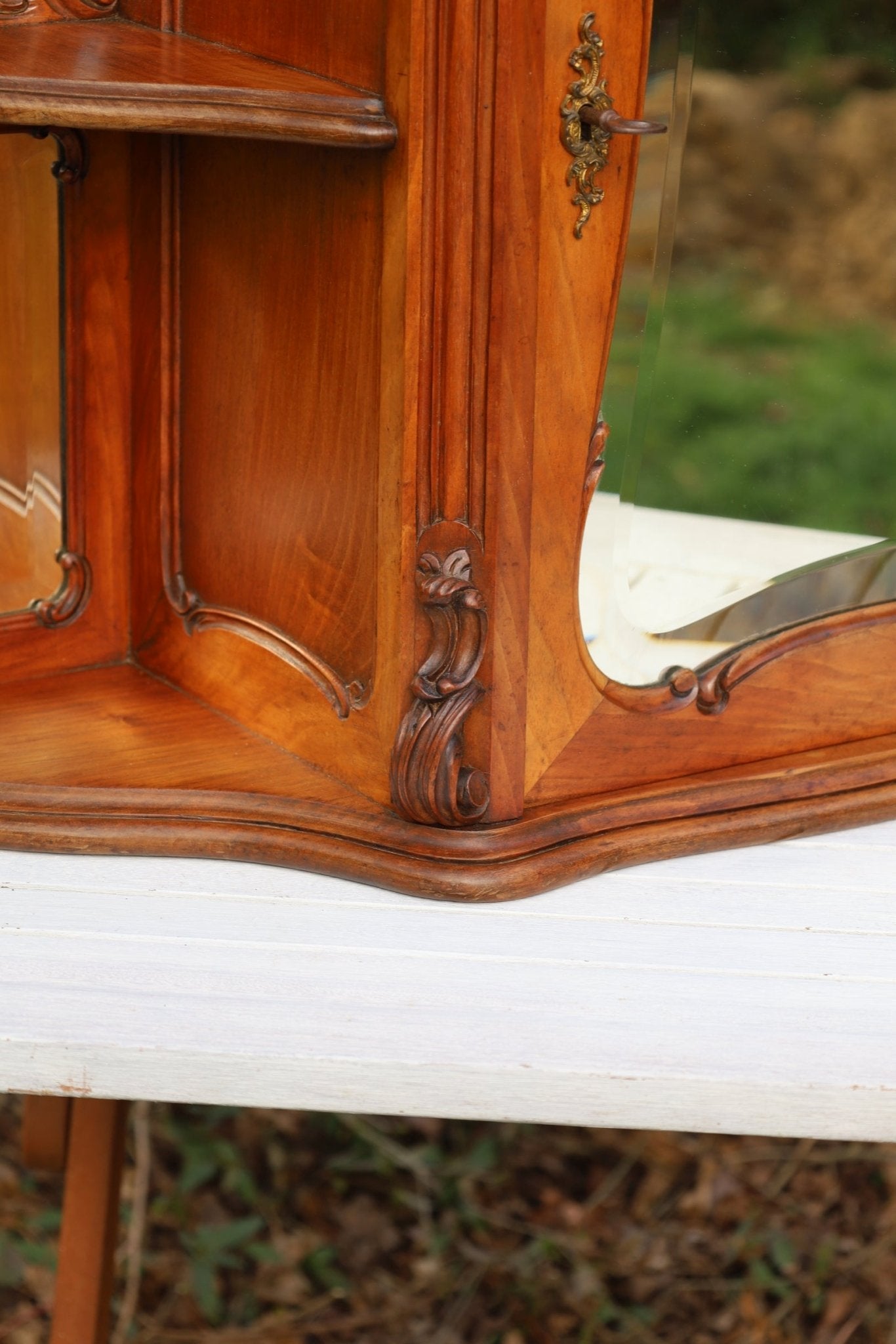 Antiker Spiegelschrank Louis-Philipp Nussbaum 1840-1870 {{ Shabby Chic und Landhaus Deko }} {{ www.Stein-Alt.de }}