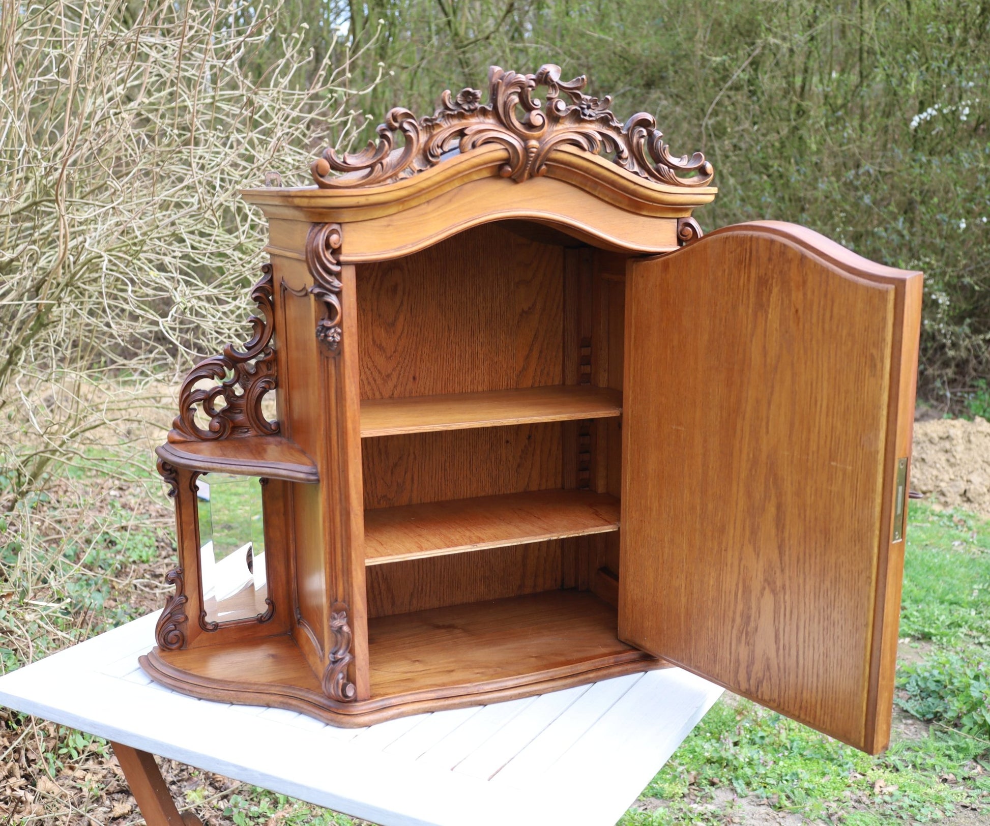 Antiker Spiegelschrank Louis-Philipp Nussbaum 1840-1870 {{ Shabby Chic und Landhaus Deko }} {{ www.Stein-Alt.de }}