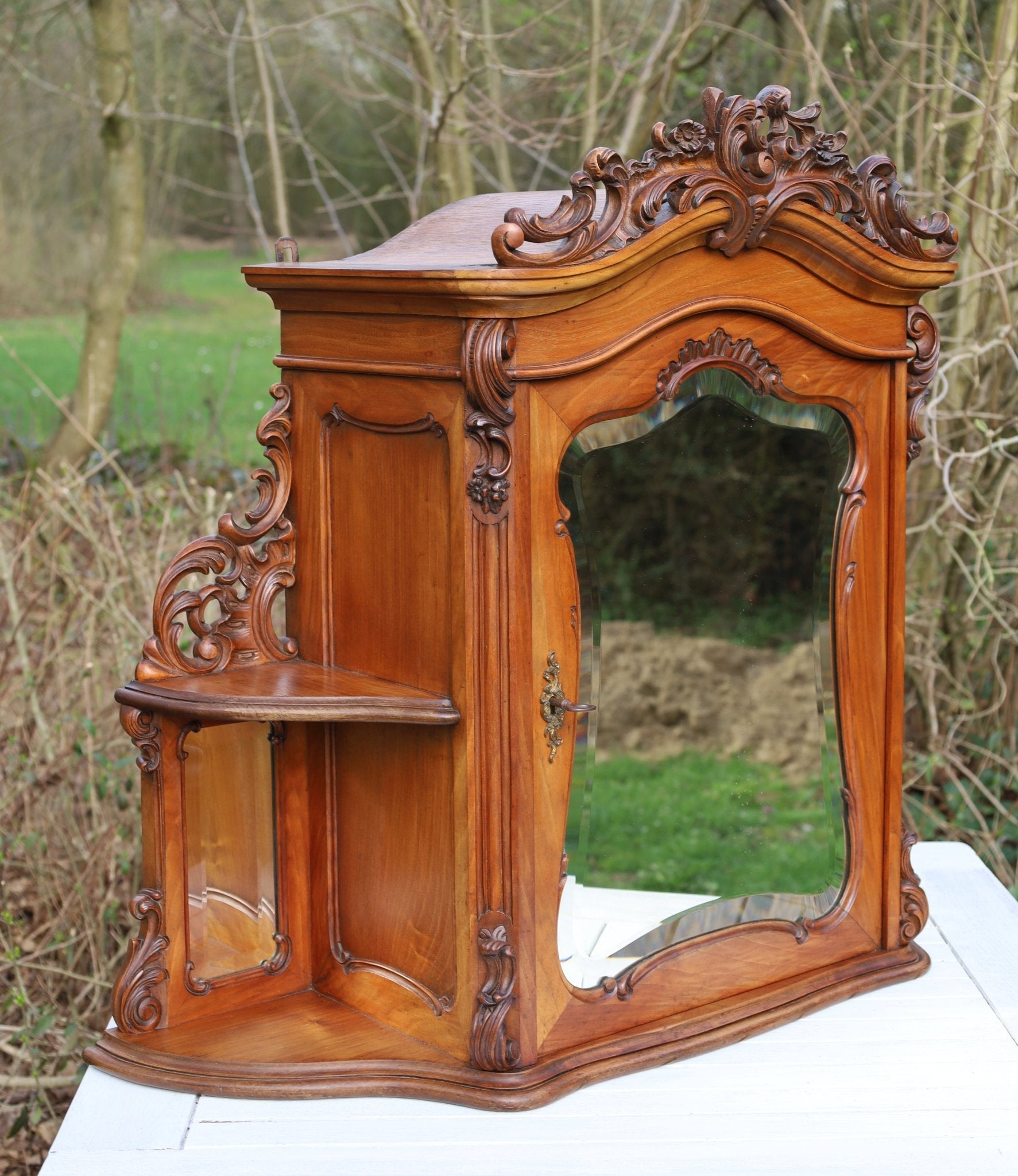 Antiker Spiegelschrank Louis-Philipp Nussbaum 1840-1870 {{ Shabby Chic und Landhaus Deko }} {{ www.Stein-Alt.de }}