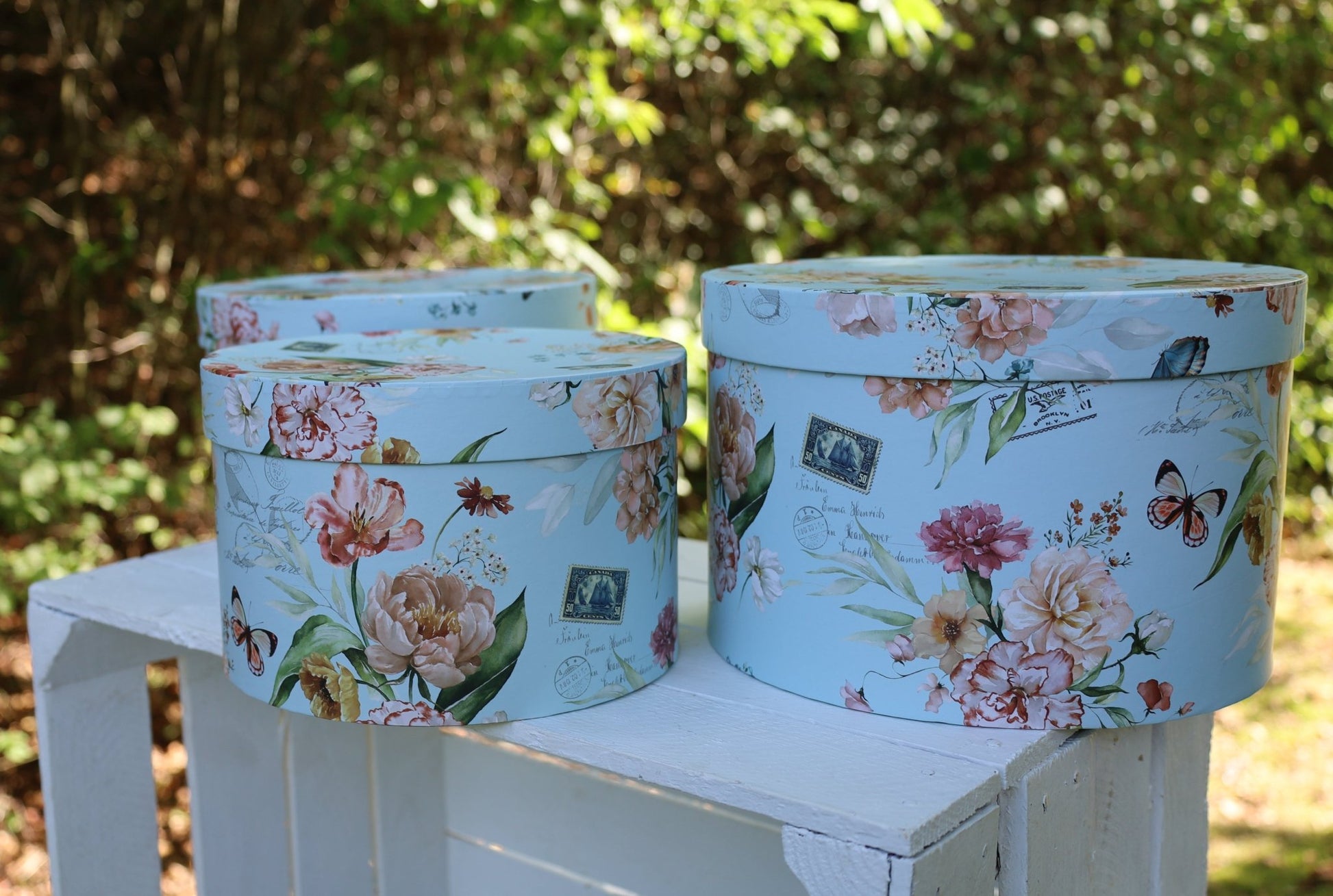 Aufbewahrungsboxen Blumen 3er Set - Runde Pappboxen Blau Landhausstil {{ Shabby Chic und Landhaus Deko }} {{ www.Stein-Alt.de }}