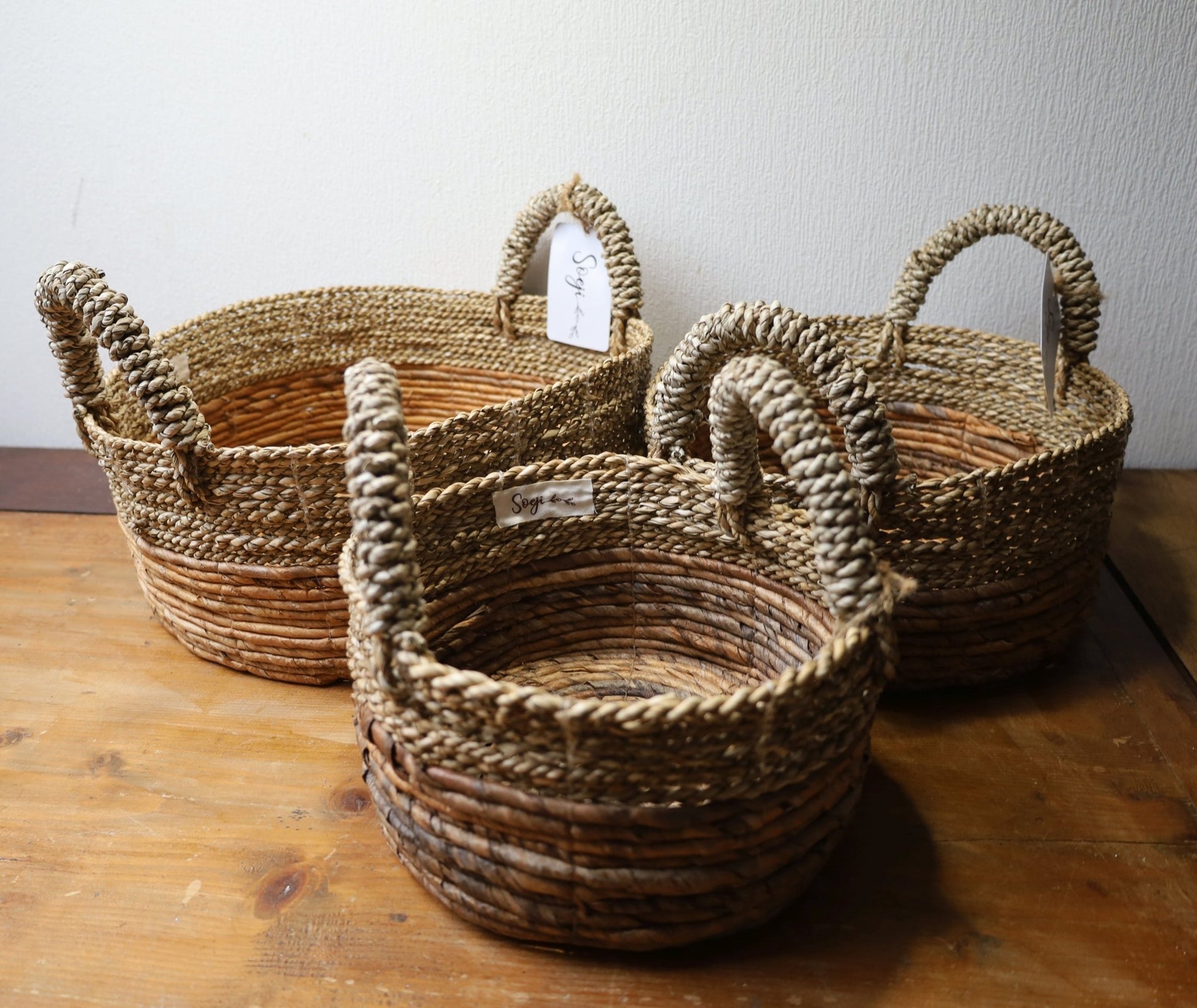 Aufbewahrungskorb Seegras mit Griffen – Handarbeit Rund Ø23-35cm {{ Shabby Chic und Landhaus Deko }} {{ www.Stein-Alt.de }}