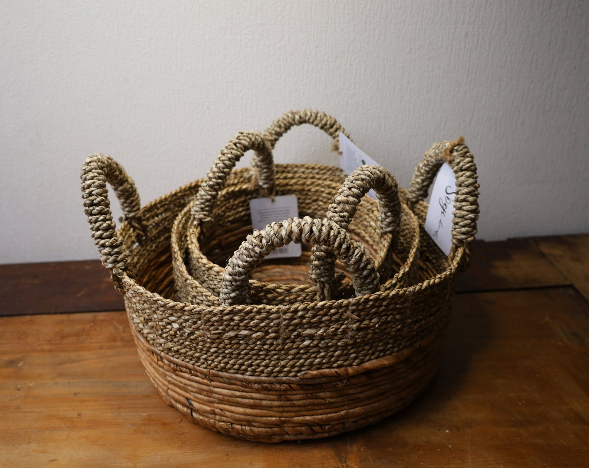 Aufbewahrungskorb Seegras mit Griffen – Handarbeit Rund Ø23-35cm {{ Shabby Chic und Landhaus Deko }} {{ www.Stein-Alt.de }}