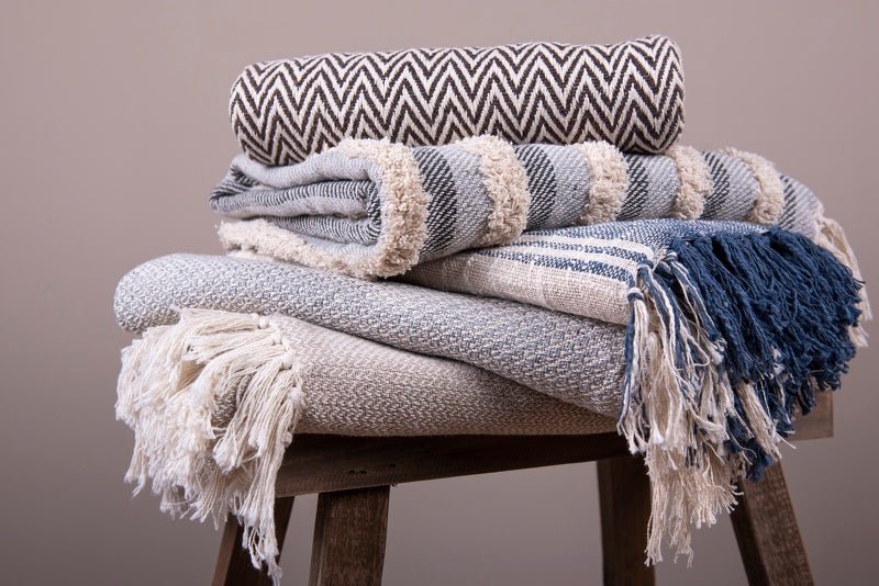 Baumwolldecke Blau-Weiß Zickzack 150x125cm - Plaid Landhausstil {{ Shabby Chic und Landhaus Deko }} {{ www.Stein-Alt.de }}