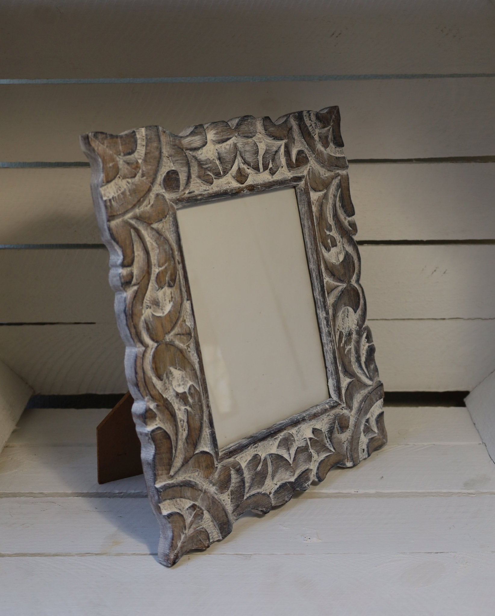 Bilderrahmen Shabby Chic, aus Holz mit Schnitzereien in Weiß-Braun {{ Shabby Chic und Landhaus Deko }} {{ www.Stein-Alt.de }}