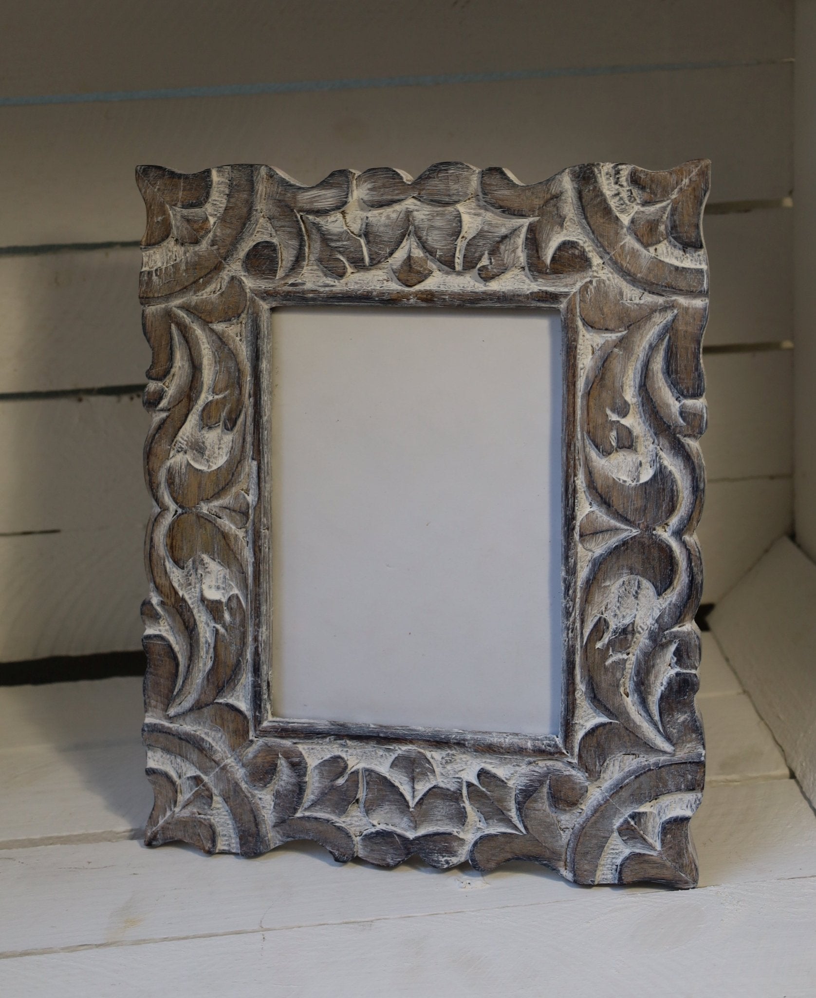 Bilderrahmen Shabby Chic, aus Holz mit Schnitzereien in Weiß-Braun {{ Shabby Chic und Landhaus Deko }} {{ www.Stein-Alt.de }}