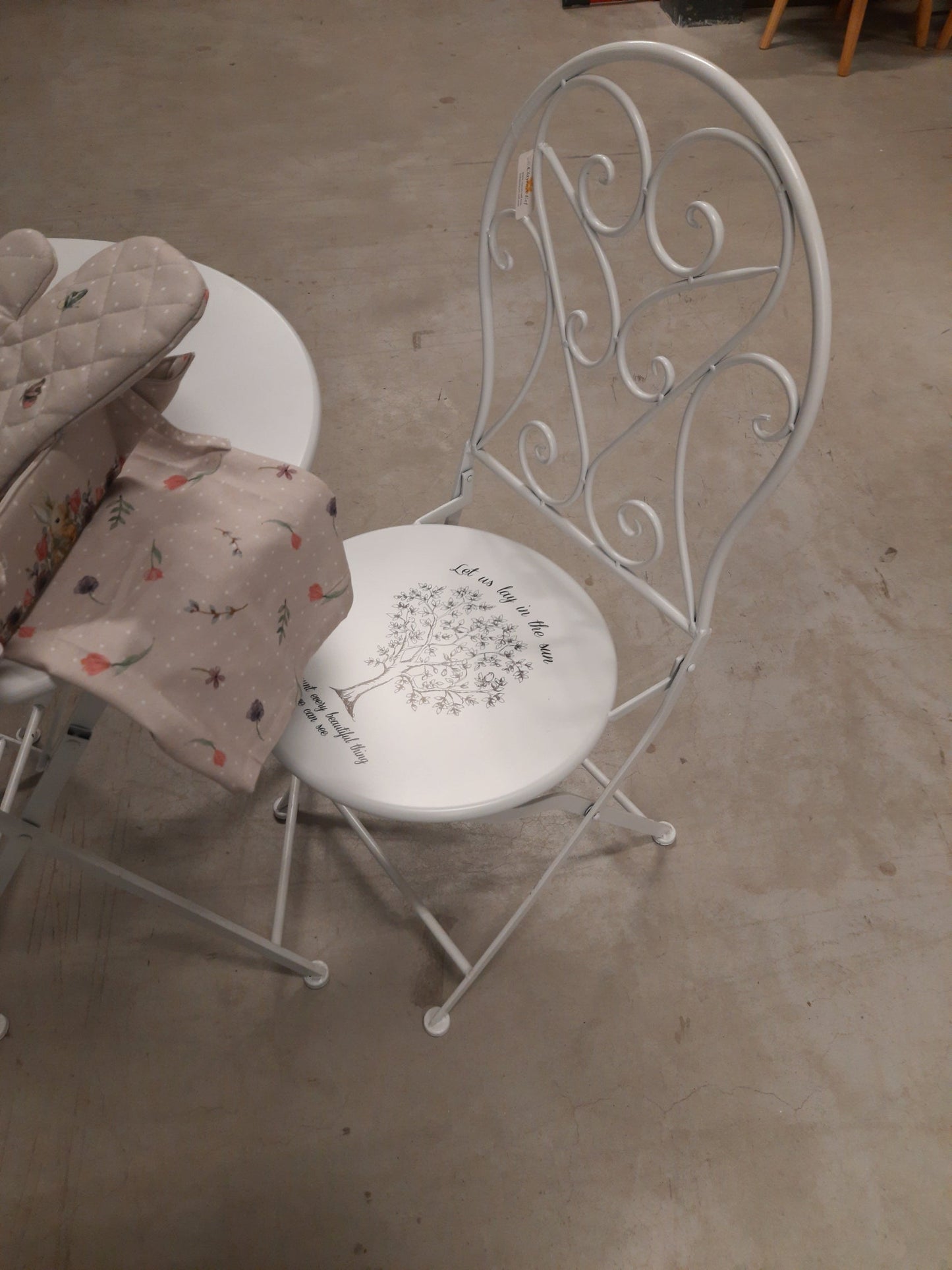 Bistro Set Garten - Runder Tisch mit 2 Stühlen, Eisen Weiß, Landhausstil {{ Shabby Chic und Landhaus Deko }} {{ www.Stein-Alt.de }}