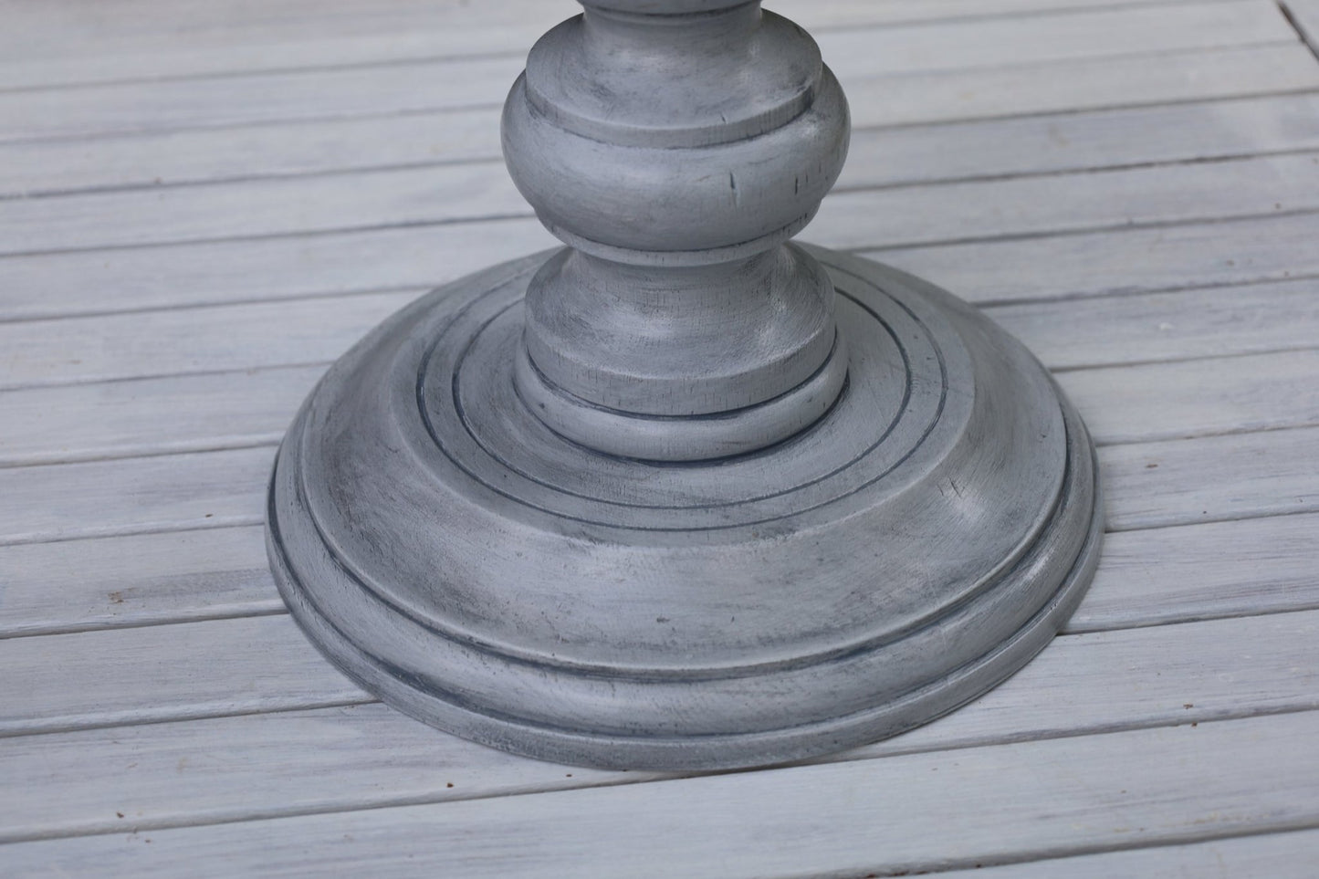 Blumenständer: Dekorative Holzsäule Grau - Vintage Pflanzenständer {{ Shabby Chic und Landhaus Deko }} {{ www.Stein-Alt.de }}