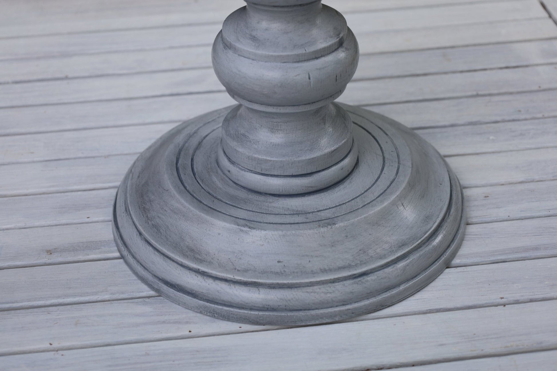 Blumenständer: Dekorative Holzsäule Grau - Vintage Pflanzenständer {{ Shabby Chic und Landhaus Deko }} {{ www.Stein-Alt.de }}