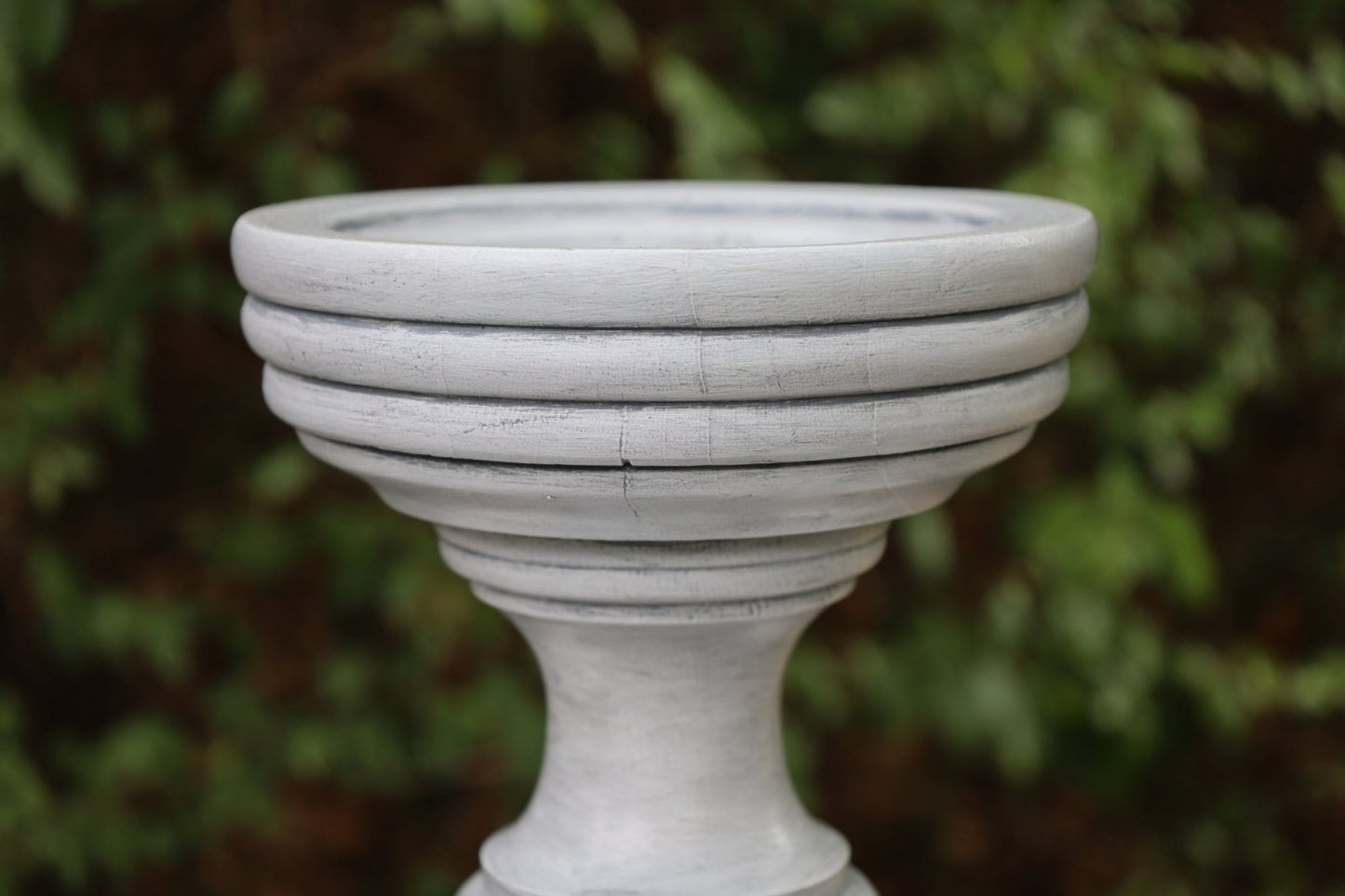 Blumenständer: Dekorative Holzsäule Grau - Vintage Pflanzenständer {{ Shabby Chic und Landhaus Deko }} {{ www.Stein-Alt.de }}